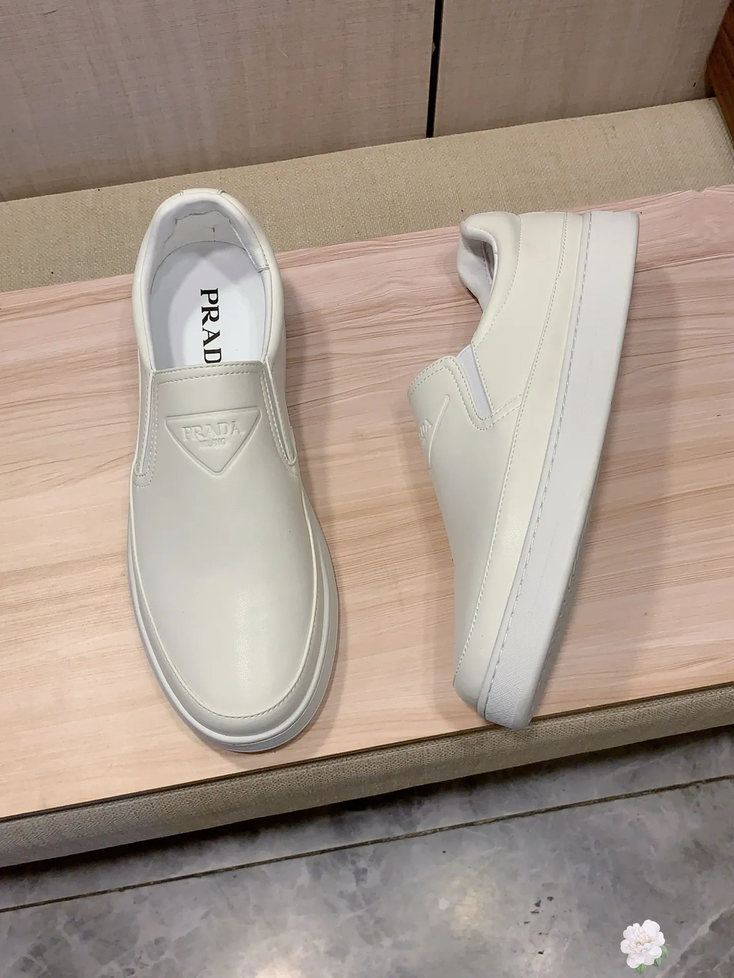 Men's Men's Shoes💰442💰💰🎩🎩[Lightning][Lightning] "PRADA*" The latest and most popular casual shoes, top brand [seduce] luxury ~ purchasing agency, top quality ~. [Strong] The upper is made of imported breathable cowhide with material ➕ breathable sheepskin feet (•) and fine workmanship. The original stylish and stylish soft rubber wear-resistant and non-slip outsole is light and comfortable on the feet. The real thing looks better when photographed. b66: code: 38-44, 4️⃣ colors selected